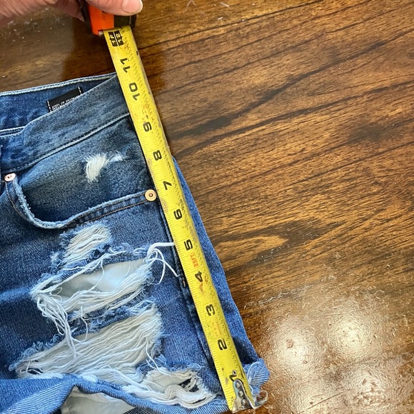 7 For All Mankind Distressed Tattered Shorts, Size 25 - Picture 13 of 13